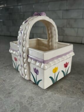 Ceramic Floral Tulip Basket - Cream with Purple Accents
